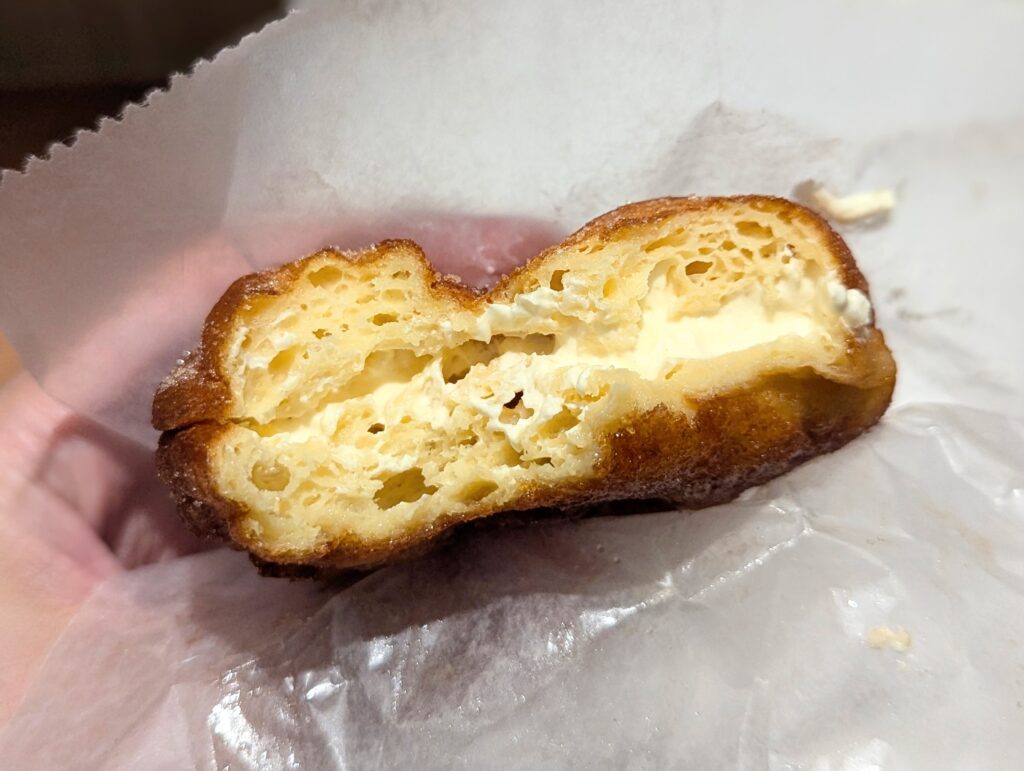 DEAN & DELUCA クルーラー カスタードクリーム &シナモンシュガー (9)