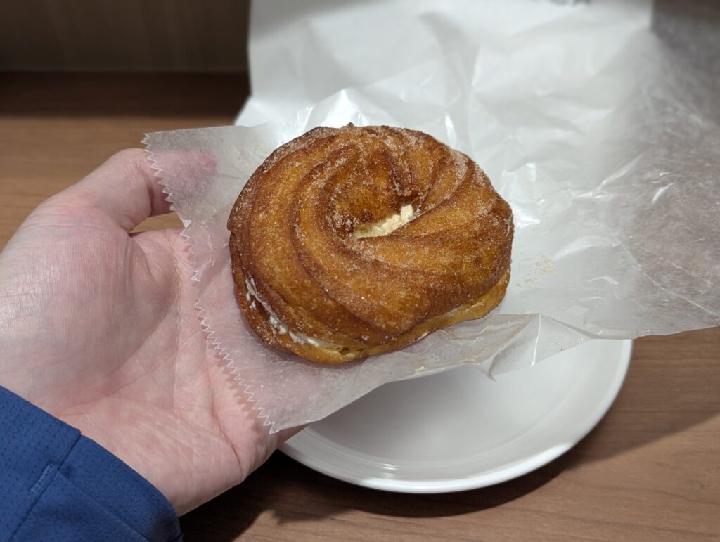 DEAN & DELUCA クルーラー カスタードクリーム &シナモンシュガー (8)