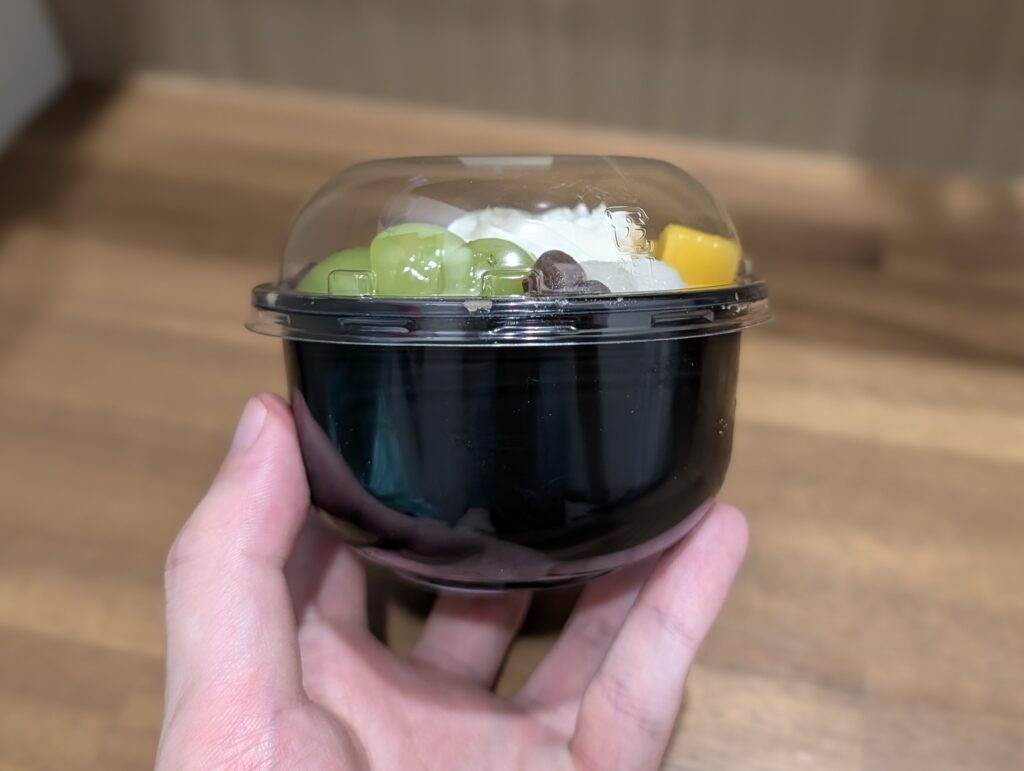 シャトレーゼ、シャインマスカットのクリームあんみつ (4)